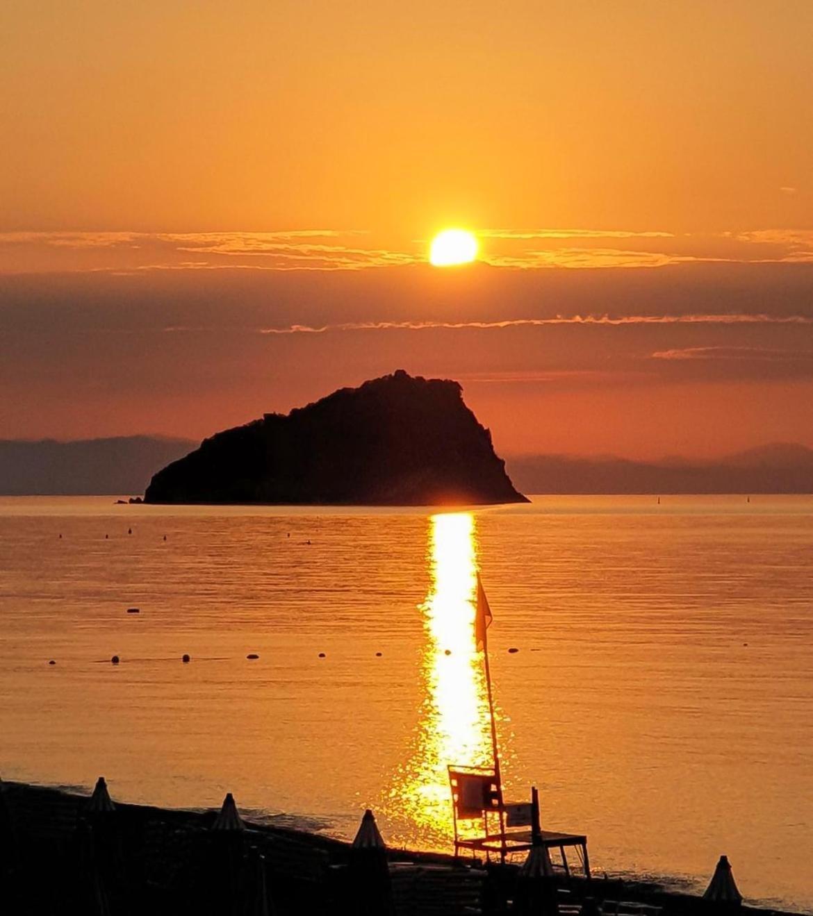 Casa Mariuccia - A Due Passi Dal Mare Apartment Savona Luaran gambar